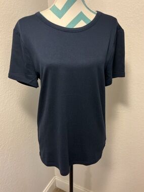 Gap Womens T Shirt Size XXL
Two Pieces